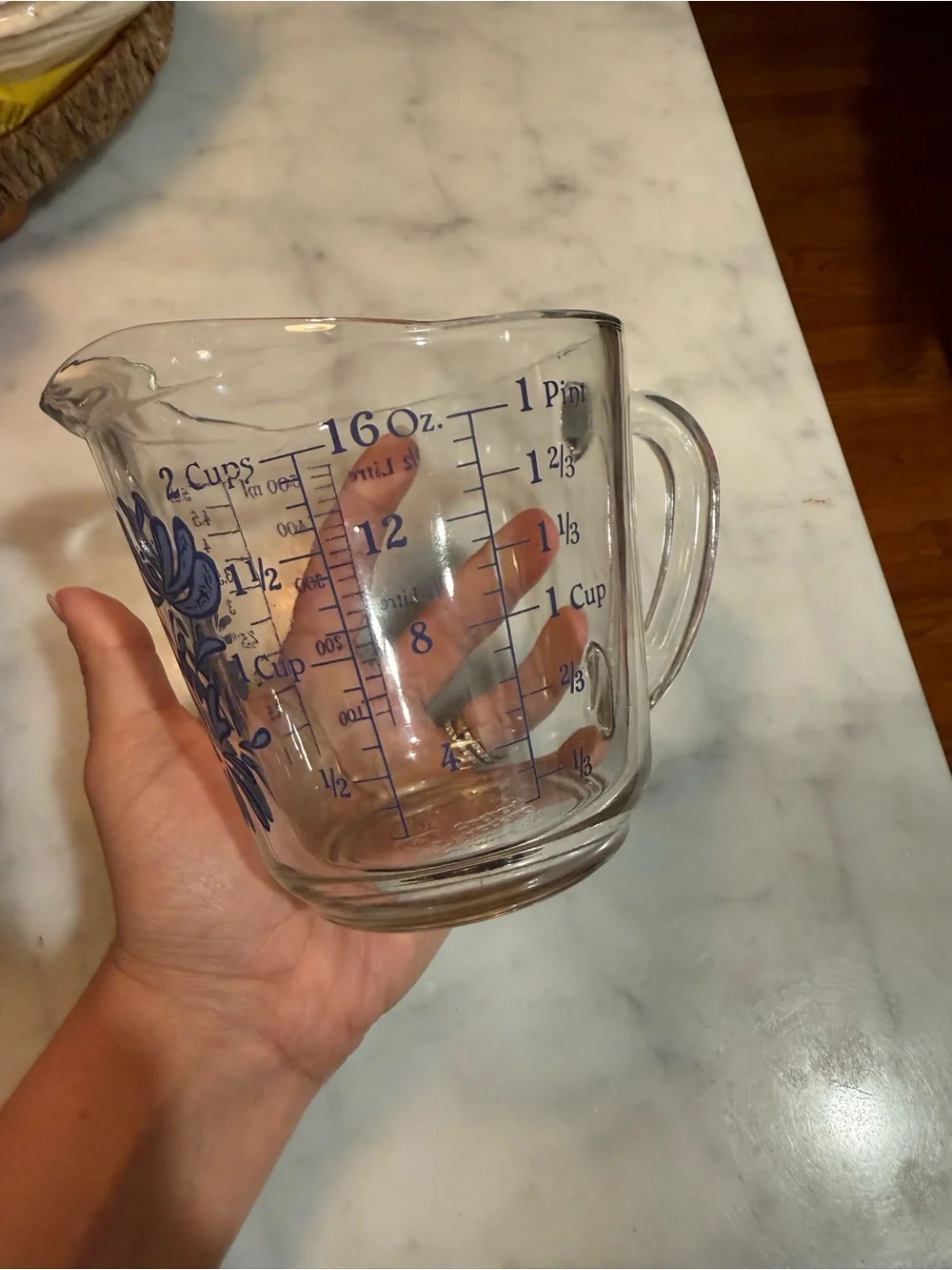 Pflatzgraff Yorktowne Glass Measuring Cup Anchor Hocking 16 oz collectible